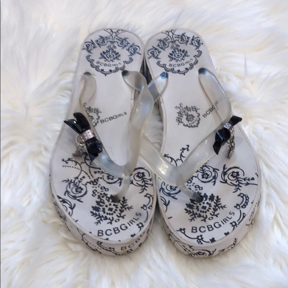 BCBGirls Adorable Sandal. Bow accent!